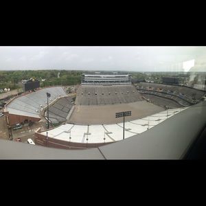 Meet your Posher, Claire